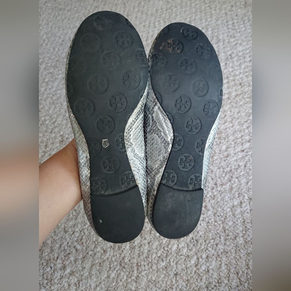 Tory Burch gray Leather Ballet Flat in gray/silver size 6.5 - Picture 11 of 11